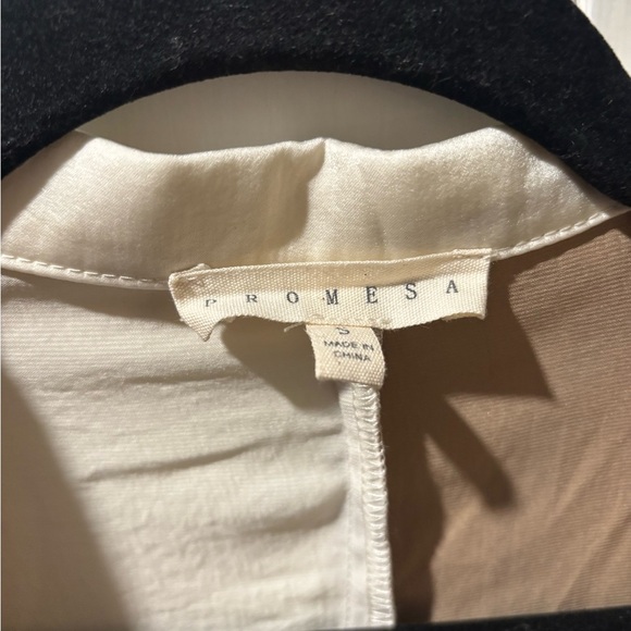 Promesa Asymmetrical Cream and Brown Button Down Blouse - Picture 8 of 11